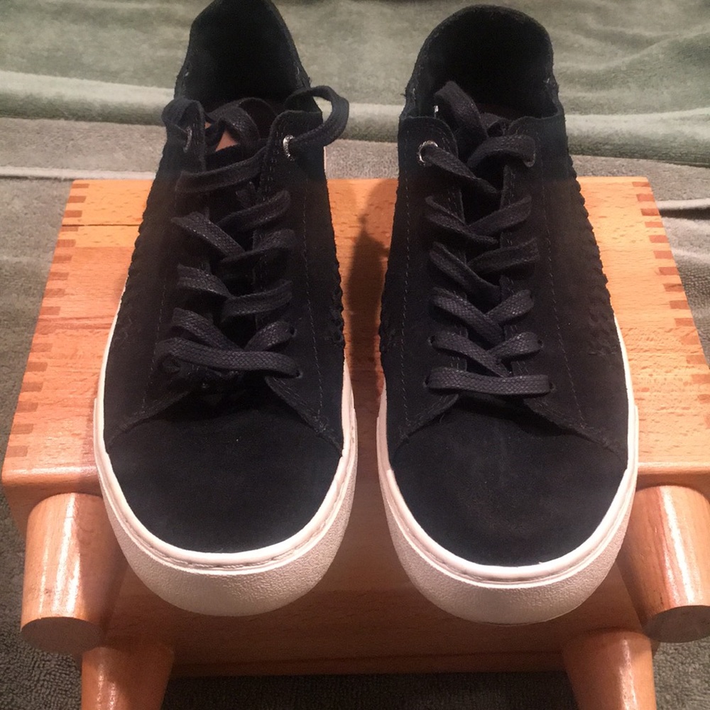 Toms Lenox suede woven pattern white walls sneaker